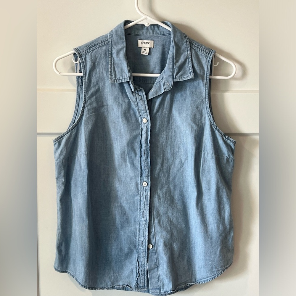 JCREW chambray sleeveless shirt size medium.